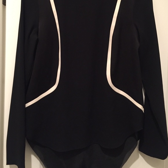 Size S Rag & Bone black blouse with cream trim.