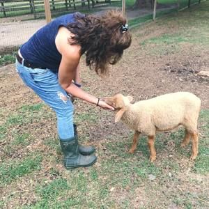 Meet your Posher, Regina