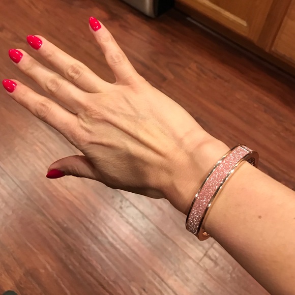 Rose sparkly bracelet