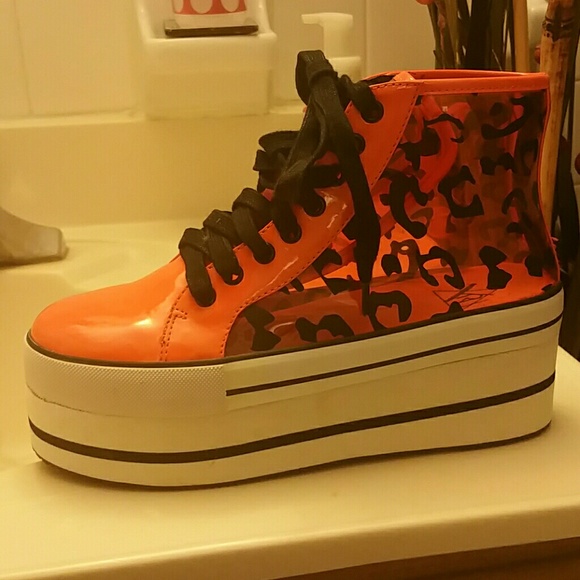 Yru - Picture 1 of 3