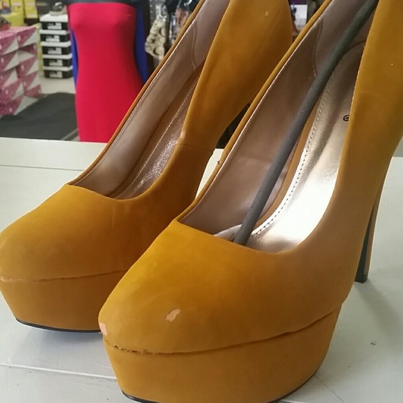 Mustard color heels by Qupid - Picture 2 of 2