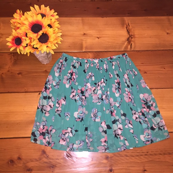Elle Dresses & Skirts - 🌻ELLE SKIRT FLORAL SIZE LARGE NWOT🌻