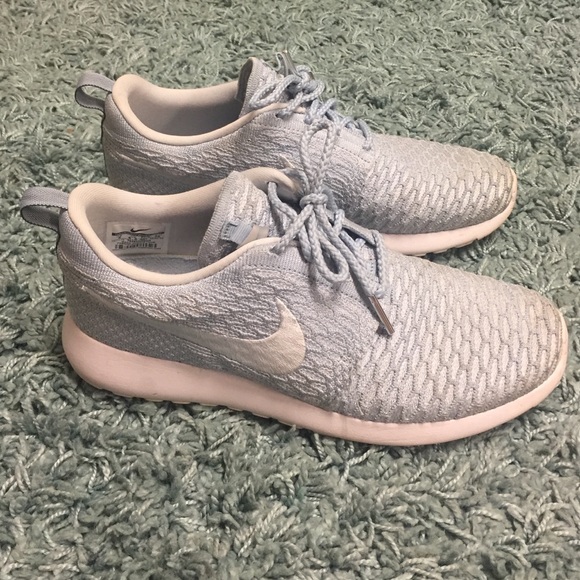 Nike Roshe FlyKnit Size 9