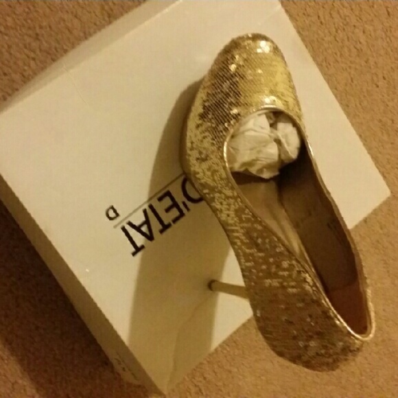 Shoes - Picture 2 of 3