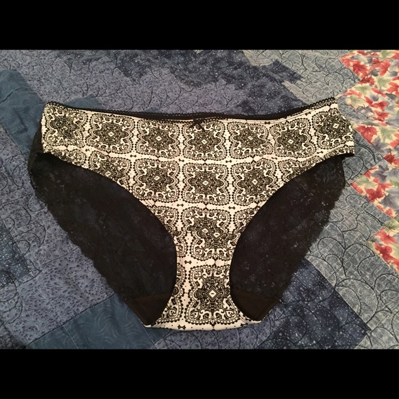 NWOT 2 Pairs of Cacique Lace Panties