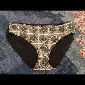 NWOT 2 Pairs of Cacique Lace Panties