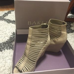 Tan Bakers heels