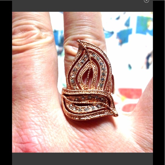 Jewelry - 🦄 Rose gold metal leaf bling ring sz 8 nwt