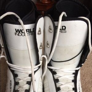 Men show boarding boots world industries