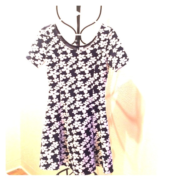 H&M Divided Daisy print dress