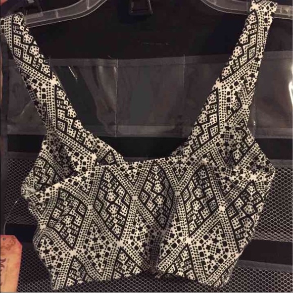 2 Crop Tops - Picture 2 of 4