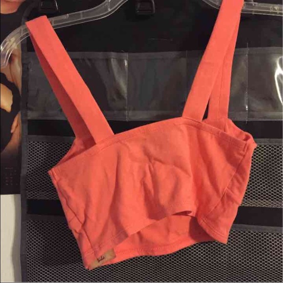 2 Crop Tops - Picture 4 of 4