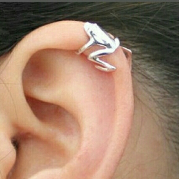 Earring frog cuff. Silver tone one size fits all - Picture 2 of 4