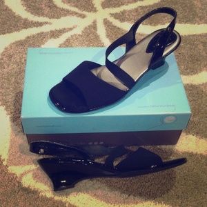 LIKE NEW Black dress sandals - Life Stride