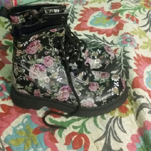 Flower boots size 8