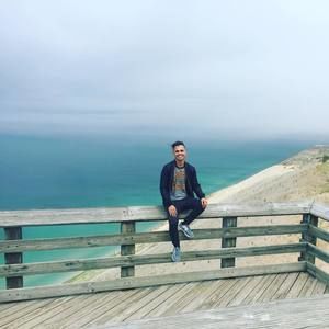 Meet your Posher, Ray