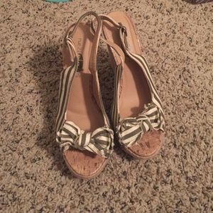🔥Olive and white striped sling-back wedges