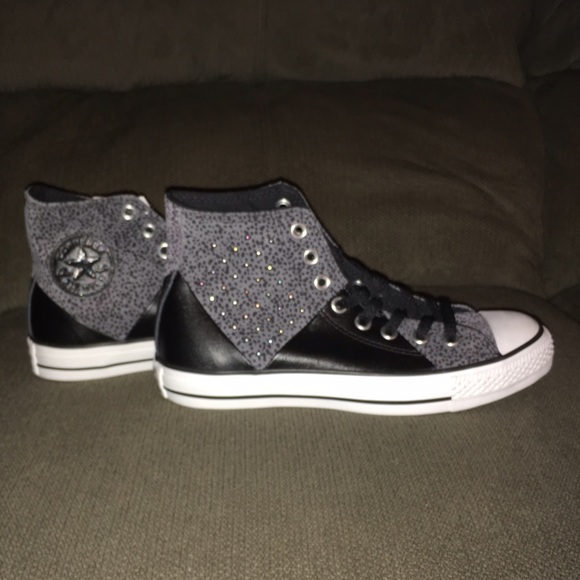 Converse Shoes - 💛 NWT Hi Top Chucks