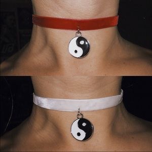 Velvet ying yang choker