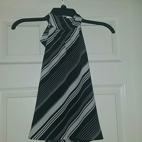 Black and white Halter Blouse - Picture 3 of 3