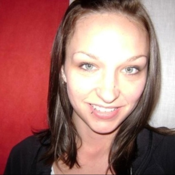 Meet your Posher, Tera - Picture 2 of 3