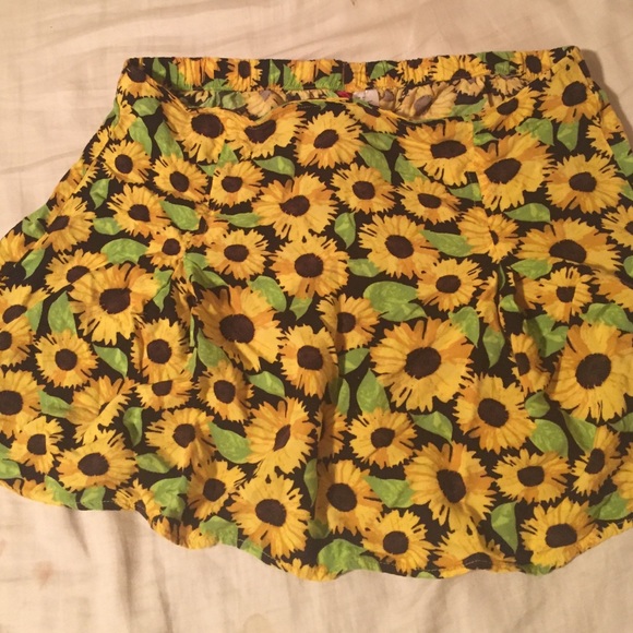 H&M Sunflower Miniskirt🌻