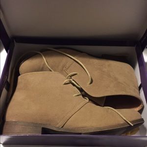 Madden Girl dezzert booties