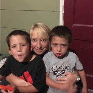 Meet your Posher, Lora