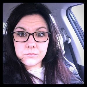 Meet your Posher, Laural