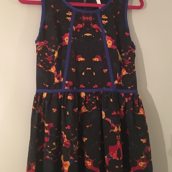 Abstract floral fit&flare dress - Picture 2 of 4