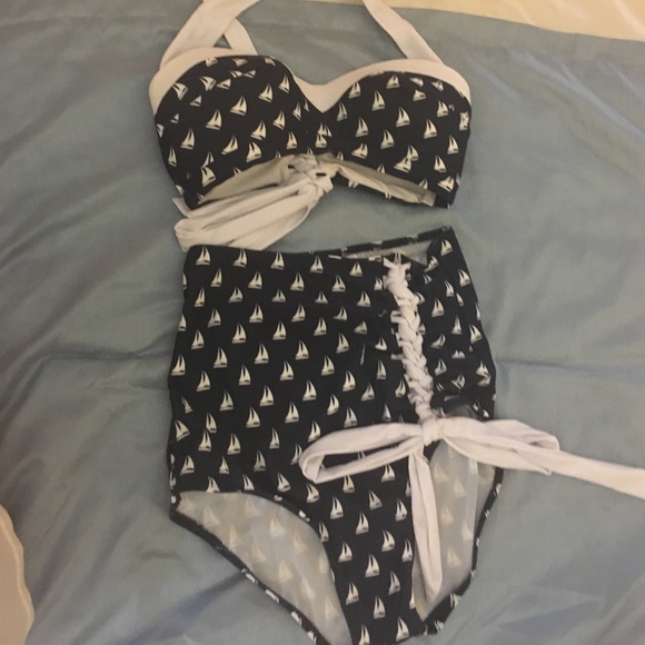 Retro high waisted 2 piece bathing suit