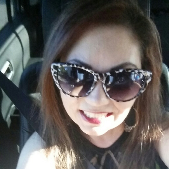 Meet your Posher, Adrienne - Picture 1 of 1