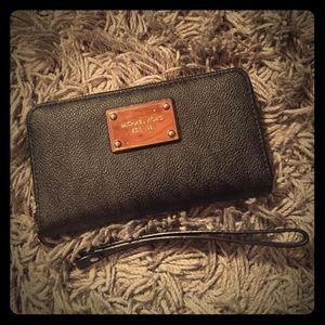 Michael Kors Wallet / Wristlet