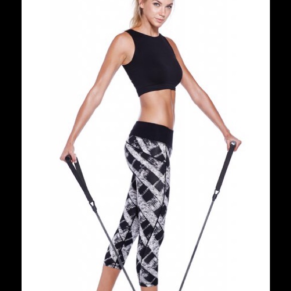 Abstract Print Capri Leggings