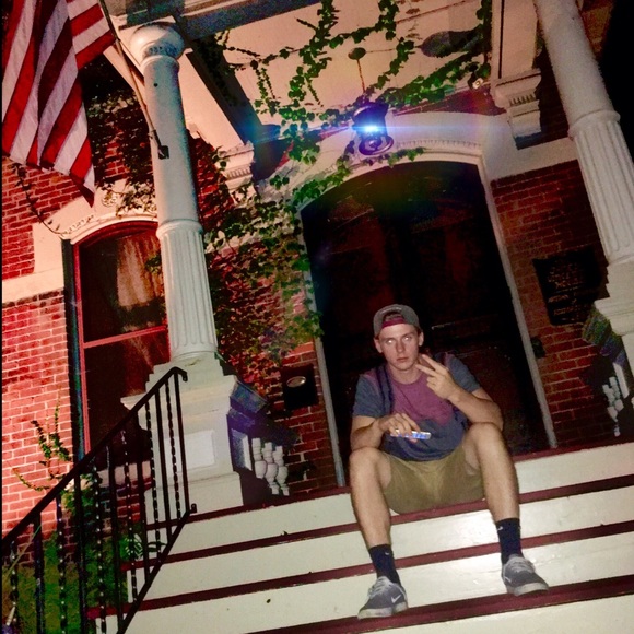 Meet your Posher, Kyle - Picture 1 of 1