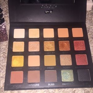 This is the Violet Voss X Laura Lee Palette LE