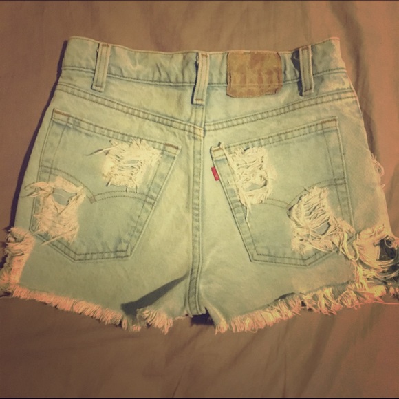 High waisted Levi shorts
