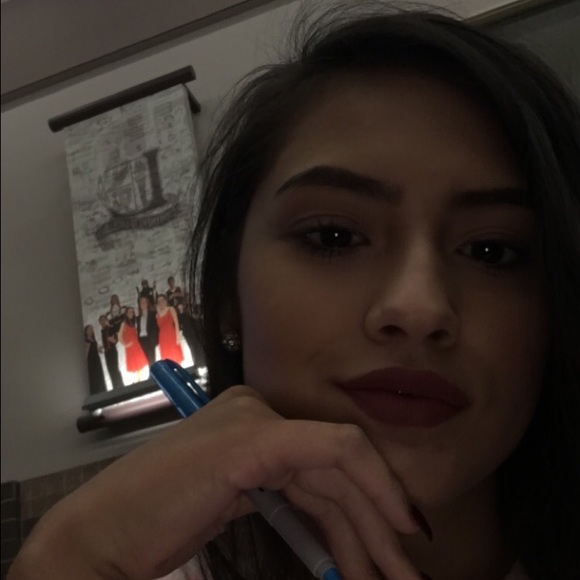 Meet your Posher, Elidia