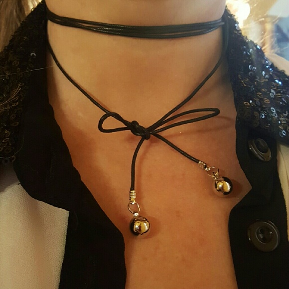 Bow Tie Necklace choker - Picture 3 of 4