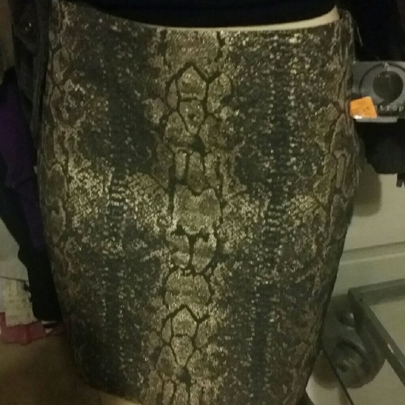 Nwt snakeskin textured mini skirt Sz 6