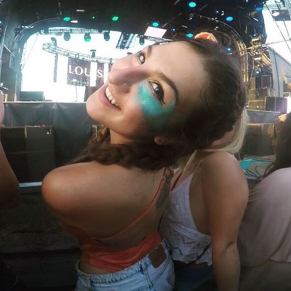 Meet your Posher, Aja - Picture 1 of 1