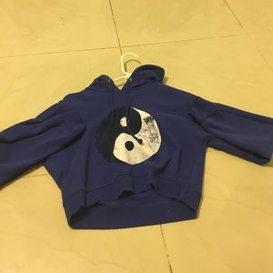 Brandy Melville yin-yang cropped sweatshirt