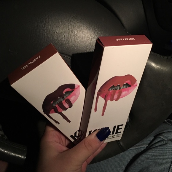 Kylie Jenner cosmetics- bundle deal