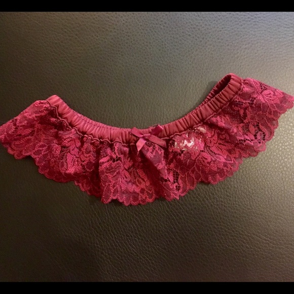 NEW Red Lace Garter