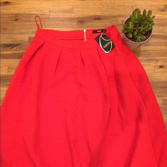 SOLD Oasis Red Skirt - Picture 2 of 3