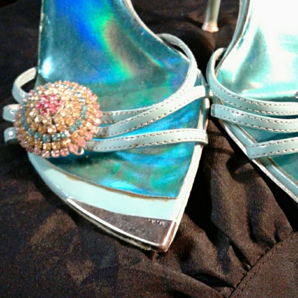 Shoes - Picture 2 of 4