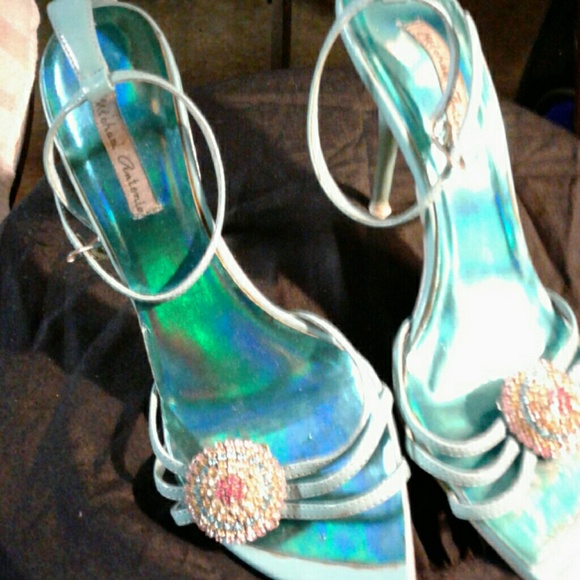 Shoes - Picture 3 of 4