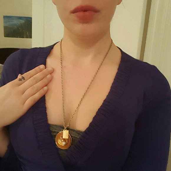 FLASH SALE Vintage gold hourglass necklace - Picture 2 of 2