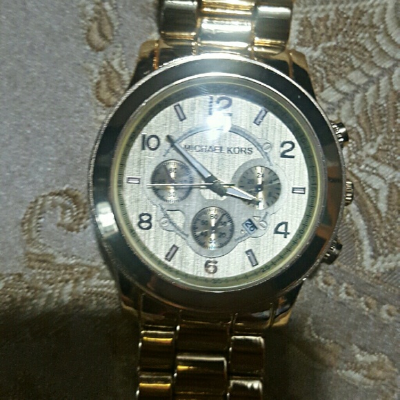 Watch - Picture 1 of 4