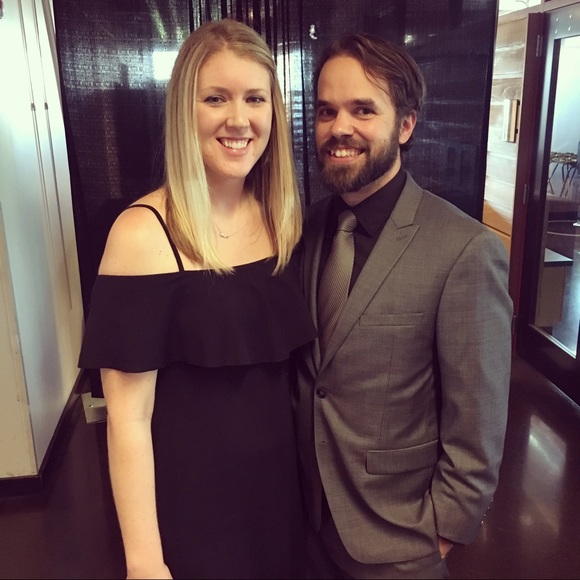 Meet your Posher, Lauren - Picture 2 of 5